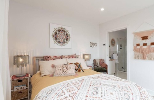 Lulworth Apartment | Beachside Retreat: Guest Rated 9/10 for Your Next Getaway