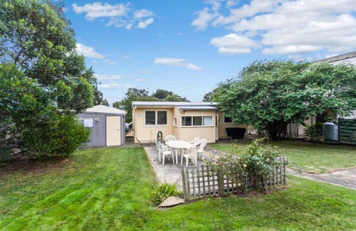 Surf Coast House | Charming Beach Cottage with Ocean View & Pet-Friendly Stay