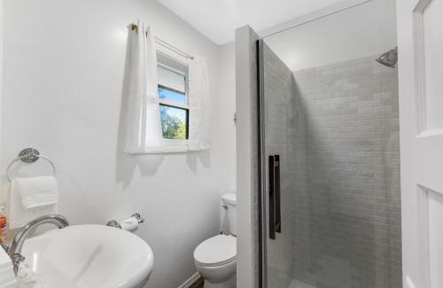 Nahcotta Hotel | Charming Cottage Room 2: Family-Friendly Getaway