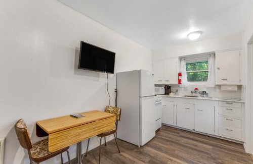 Nahcotta Hotel | Charming Cottage Room 2: Family-Friendly Getaway