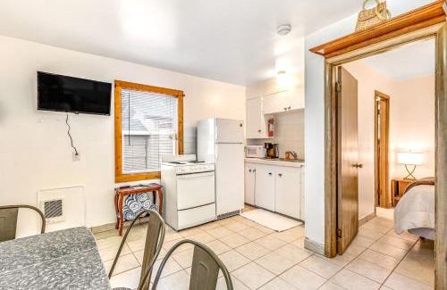 Nahcotta Hotel | Cozy Cottage Room 7: Family and Pet-Friendly Retreat