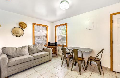 Nahcotta Hotel | Cozy Cottage Room 7: Family and Pet-Friendly Retreat