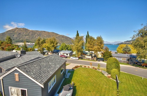 Frankton House | Cute As, holiday home in the heart of old Frankton,
