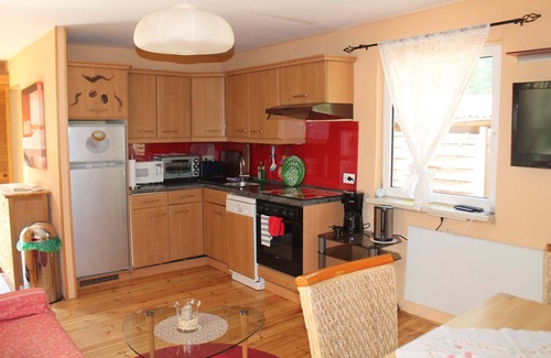 Bohmerheide House | Idyllic Lakefront Bungalow with Pool & Breakfast Included