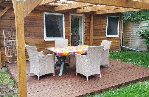 Bohmerheide House | Idyllic Lakefront Bungalow with Pool & Breakfast Included