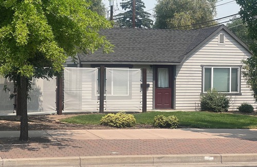 Redmond House | Charming Downtown Redmond Bungalow for 4 - Pet Friendly