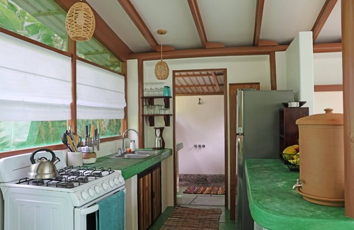 Cabo Matapalo Cabin | Beachfront Cabaña with Spa and Breakfast in Playa Carbonera