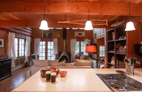 Yachats House | Charming Cabin in Yachats - Steps from the River's Edge!