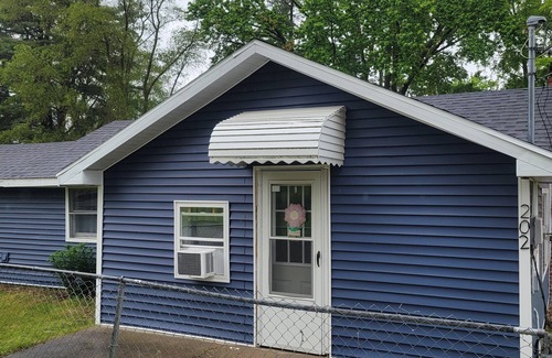 Houghton Lake House | Charming Cabin Retreat with Lake View Near Houghton Lake