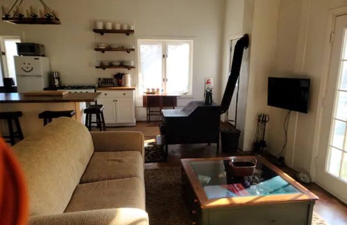 Morganton Cabin | Charming Cabin Retreat near Pisgah National Forest with Hot Tub