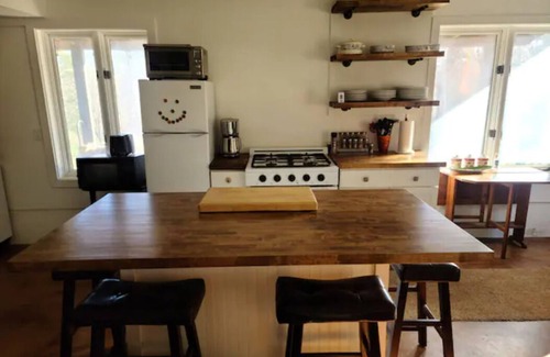 Morganton Cabin | Charming Cabin Retreat near Pisgah National Forest with Hot Tub