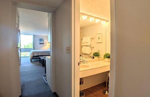 Weirs Beach Apartment | Charming Cedar Lodge Studio with Balcony & Lake Views