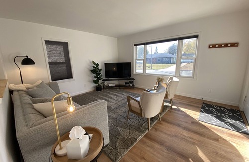 Cedar Falls House | Charming Central Home - Guest Rated 10/10 & Pet Friendly!