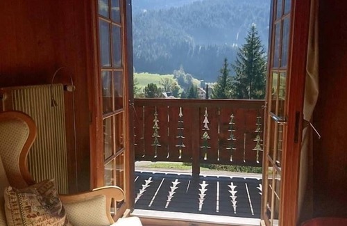 Rougemont Ski Chalet | Cozy Chalet with Spectacular Lake Views and Family Comfort