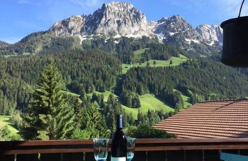 Rougemont Ski Chalet | Cozy Chalet with Spectacular Lake Views and Family Comfort