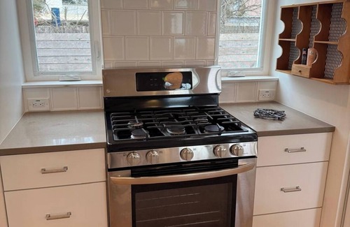 Cherrywood House | Cute Cherrywood Stay. Walkable Fun in East Austin