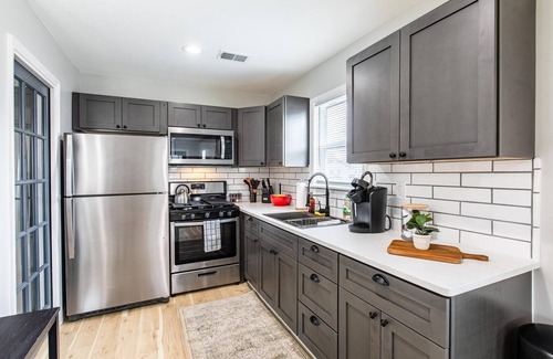 Melvindale House | Chic Melvindale Cottage: Family-Friendly & Top Rated 10/10