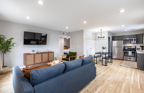 Melvindale House | Chic Melvindale Cottage: Family-Friendly & Top Rated 10/10