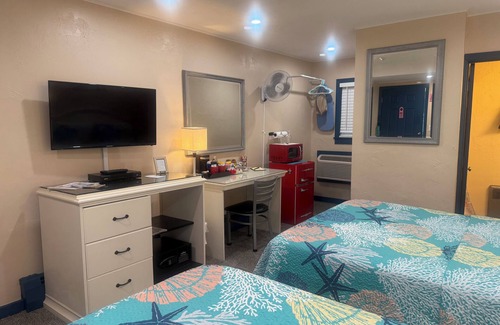 Buzzards Bay Hotel | Cute, Clean and Friendly Motel in Buzzards Bay, 2 beds, walk to Cape Cod Canal
