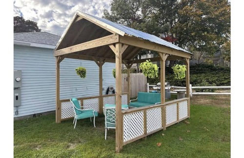 Buzzards Bay Hotel | Cute, Clean and Friendly Motel in Buzzards Bay, 2 beds, walk to Cape Cod Canal