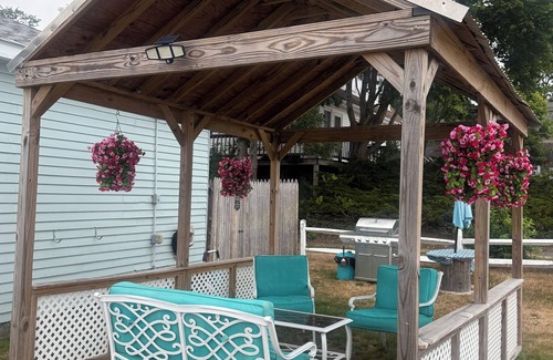 Buzzards Bay Hotel | Cute, Clean and Friendly Motel in Buzzards Bay, 2 beds, walk to Cape Cod Canal