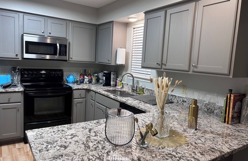 Little Rock House | Pet-Friendly 3BR Retreat: Classy Comfort and Top Reviews