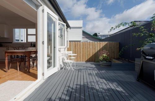 Launceston CBD House | Cozy Cottage with Parking: Perfect for Family Getaways!