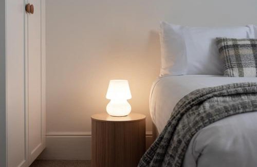 Launceston CBD House | Cozy Cottage with Parking: Perfect for Family Getaways!