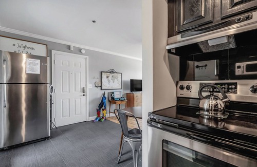 Rutledge Hill Condo | Pet-Friendly Retreat with Free Parking & City Views