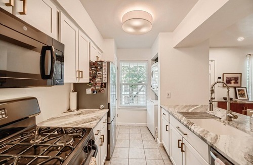 Barton Hills Condo | Charming Condo Near Attractions with Pool & Family Amenities