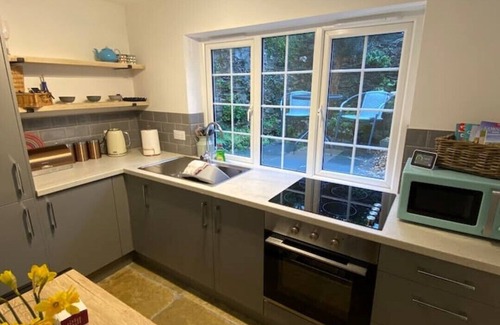 Egloshayle Cottage | Delightful Cornish Cottage with Ocean View & Pet-Friendly Amenities