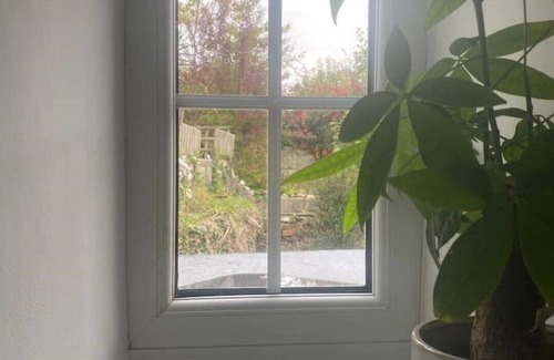Egloshayle Cottage | Delightful Cornish Cottage with Ocean View & Pet-Friendly Amenities