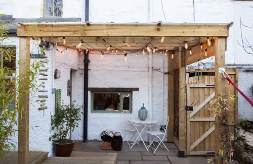 Dunning Cottage | Charming Cottage with Retro Dutch Tub & Pet-Friendly Perks
