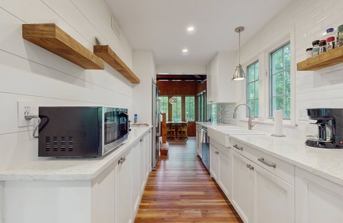 Michiana House | Cozy Lakeside Cottage with Hot Tub, Firepit & Fast WiFi