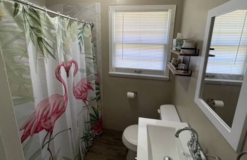 Long Beach Cottage | Cute Cottage near beach sleeps 6