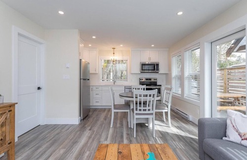 Lake Cowichan Cottage | Charming Cottage Near Cowichan River with Shared Dock