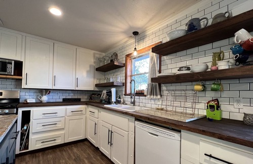 Crawford House | Cute Country Home Near Waco/ Baylor/ Magnolia