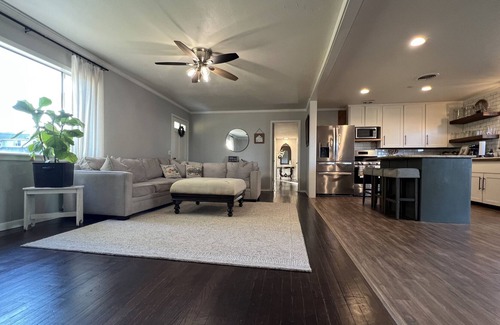 Crawford House | Cute Country Home Near Waco/ Baylor/ Magnolia