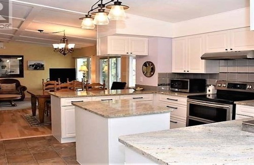 Okanagan-Similkameen House | Charming Country Retreat with Hot Tub & Lake Access