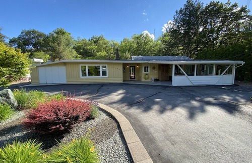 Okanagan-Similkameen House | Charming Country Retreat with Hot Tub & Lake Access