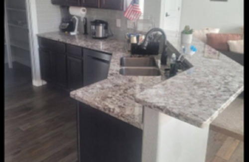 Greeley House | Inviting 3 BdRm Townhome with Spa & Hot Tub - Rated 9.8