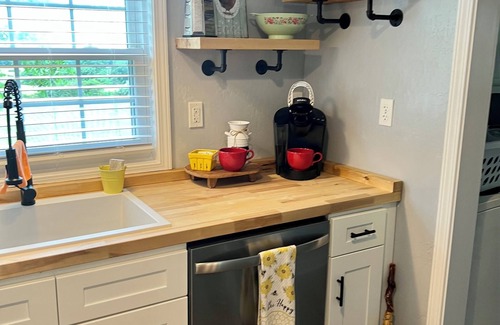 Pikeville Cottage | Cozy Retreat with Hot Tub Near FCF State Park - Pet Friendly