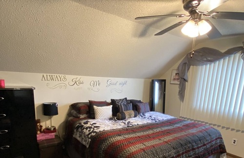 Ecorse House | Cute cozy home close to metro airport, freeways and downtown Detroit