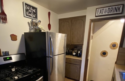 Ecorse House | Cute cozy home close to metro airport, freeways and downtown Detroit