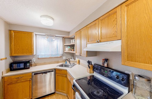 Springfield House | Charming Home with Fenced Yard & Grill Near Eugene