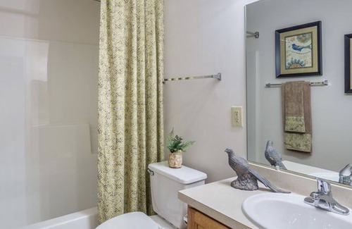 Sandusky Condo | Charming Downtown Condo - Perfect for Family Getaways