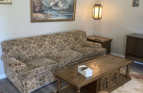 Windsor House | Welcoming Home Steps from the Park in Old Windsor