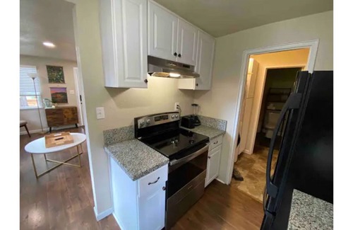 Grants Pass House | Charming Retreat with Hot Tub, Fire Pit & Fenced Yard