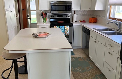Bay City House | Cozy Beach House on Saginaw Bay with Private Hot Tub