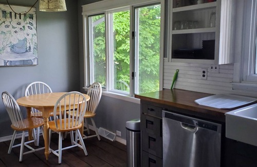 Sheridan Cottage | Cute lake-front country cottage with an easy drive to multiple attractions.